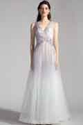 vestido de noche cruzado de tul brillante con corte en V