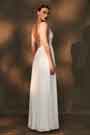 Vestido de novia de novia con tirantes en V profundos