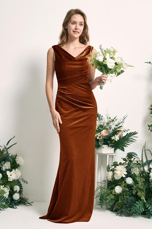Vestido de dama de honor sirena trompeta de terciopelo con tirantes, sin mangas y largo hasta el suelo para boda